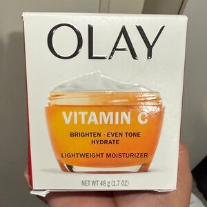 OLAY Vitamin C Moisturizer - Bright Orange
